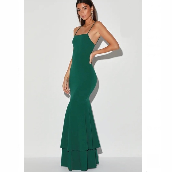 Lulu’s Medium Tier and There Hunter Green Tiered Trumpet Hem Maxi Dress ~Holiday - Picture 8 of 8